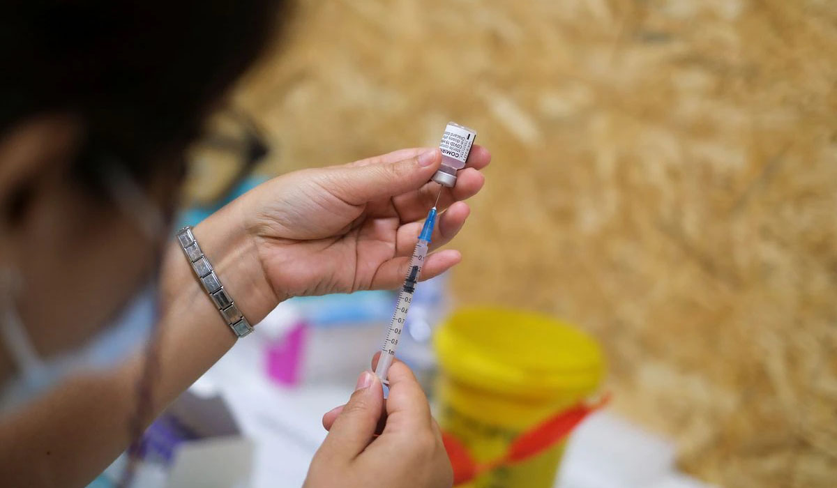 A healthcare worker prepares a dose of the Pfizer Covid-19 vaccine